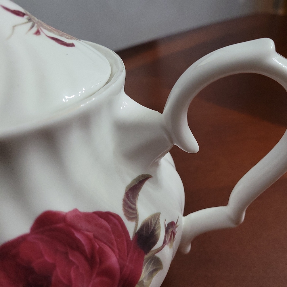 Teapot - Picture 2 of 11